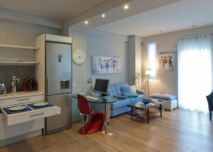 Acropolis Luxury Apartment With Balcony